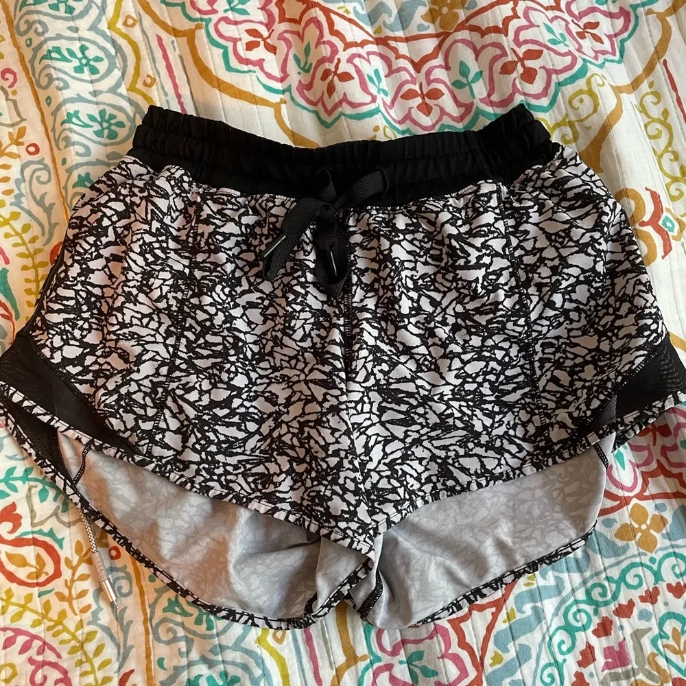 Lululemon Tracker Shorts - Picture 1 of 3